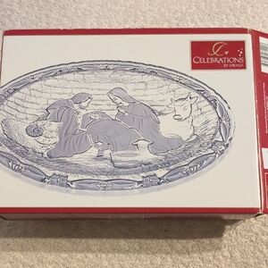 Mikasa Celebrations Nativity Scene Plate - Red and White